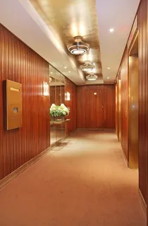 a view of an entryway with workspace