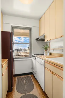 $1,750,000 | 175 West 13th Street, Unit 19C | West Village