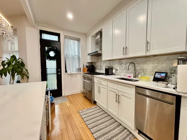 $4,000 | 848 Macon Street, Unit PARLOR | Bedford-Stuyvesant