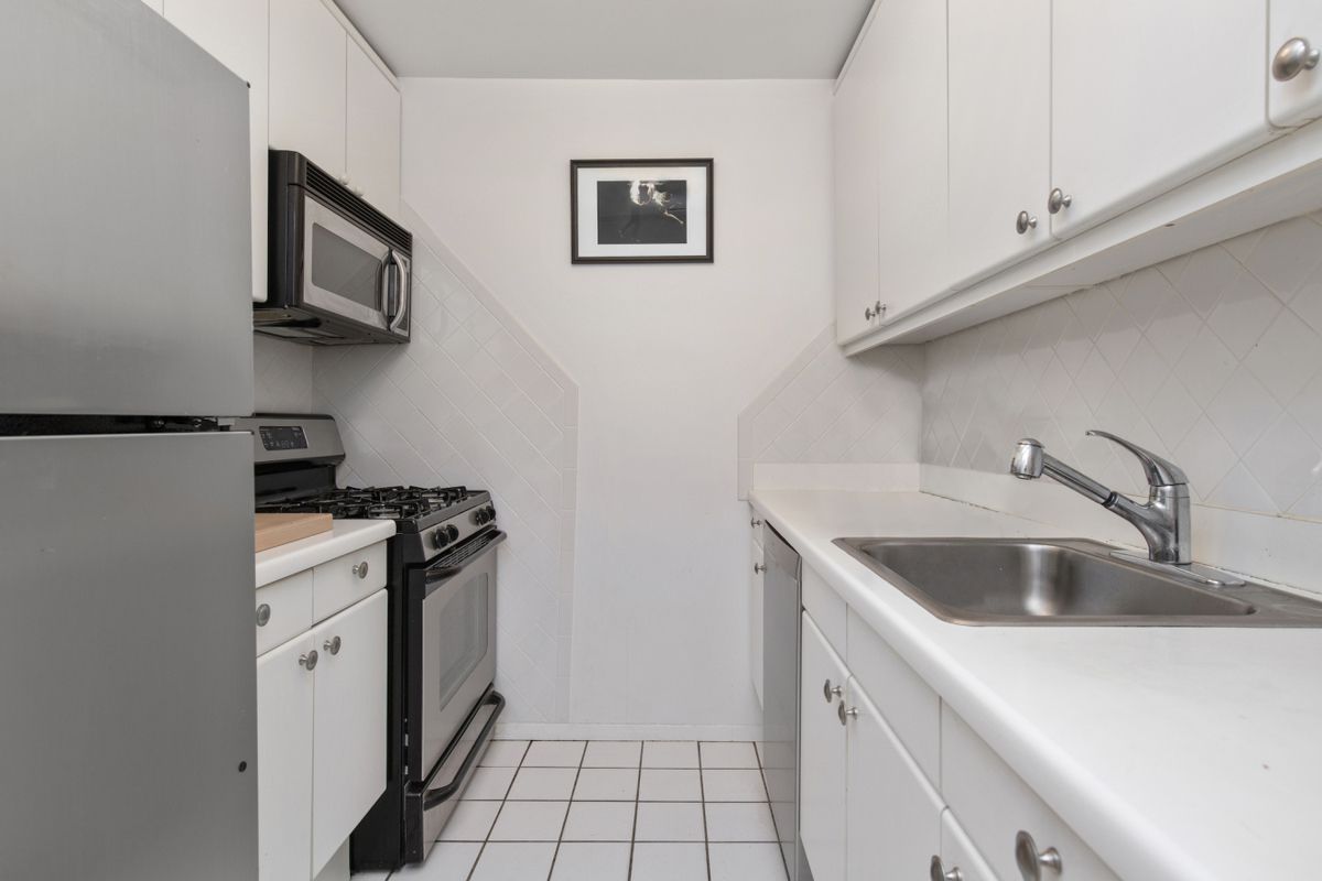 106 Central Park South, Unit 7O Manhattan, NY 10019 - Photo 4 of 6