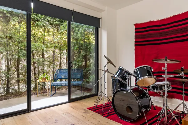 $1,100,000 | 860 1/2 South Wilton Place, Los Angeles, CA 90005