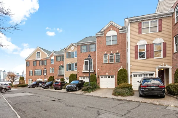 $8,000 | 436 Albany Court, West New York, NJ 07093