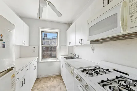 $180,000 | 5444 Arlington Avenue, Unit G51 | North Riverdale