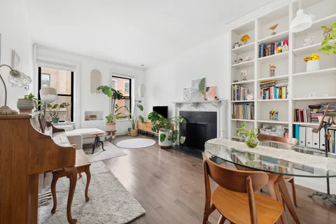 $599,000 | 332 West 101st Street, Unit 4F | Upper West Side
