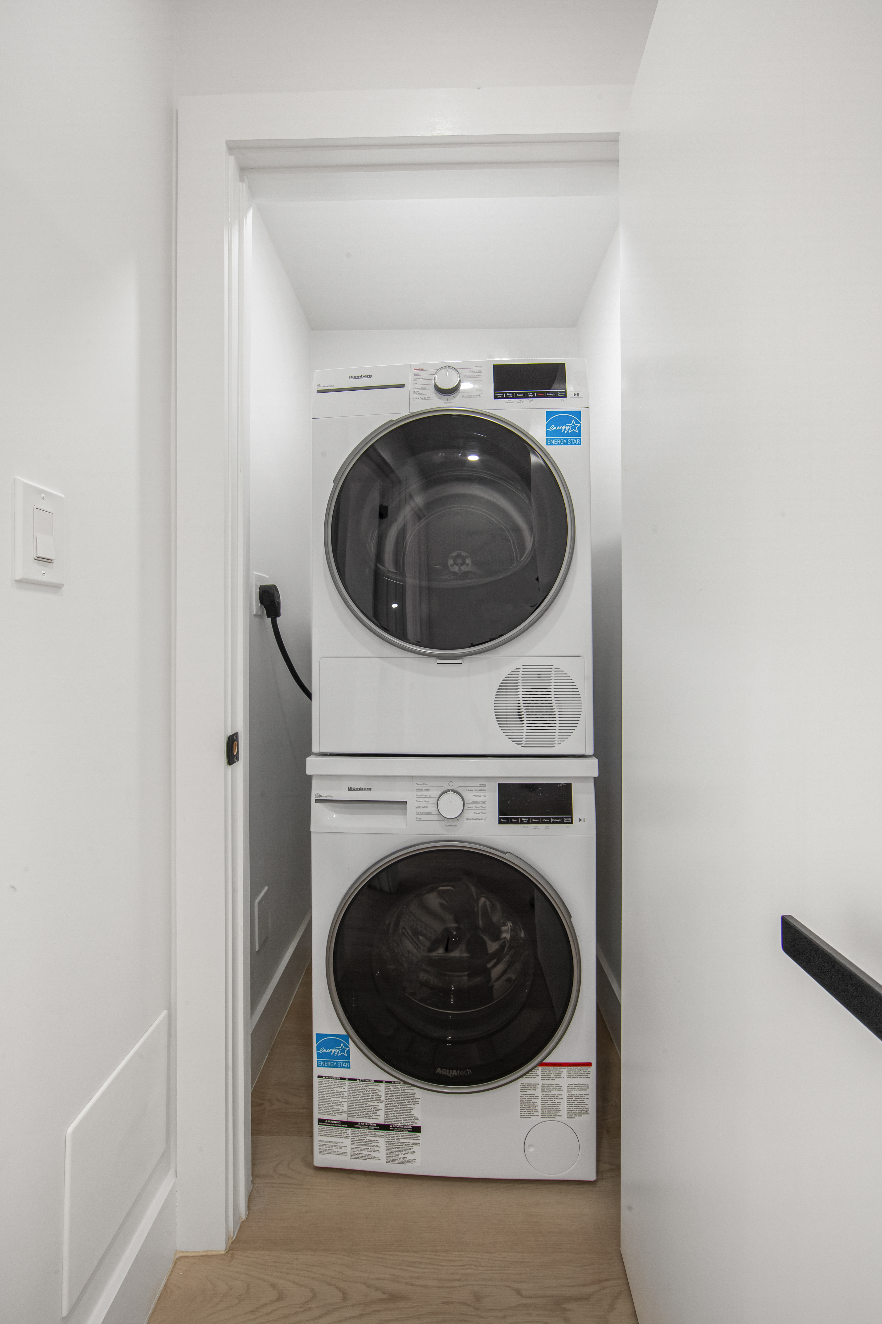 433 Court Street, Unit PH3 Brooklyn, NY 11231 - Photo 12 of 14 a utility room with dryer and washer