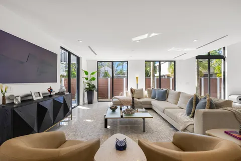 $4,950,000 | 3770 Kumquat Avenue, Miami, FL 33133