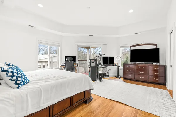 $1,299,000 | 310 Hammond Pond Parkway, Unit 301, Chestnut Hill, MA 02467