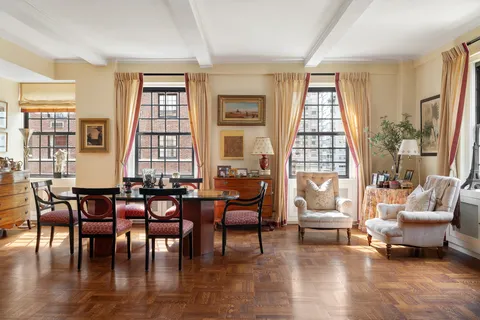 a view of a livingroom with furniture window and outside view
