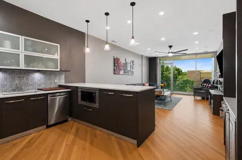 $715,000 | 2242 West Chicago Avenue, Unit 301, Chicago, IL 60622