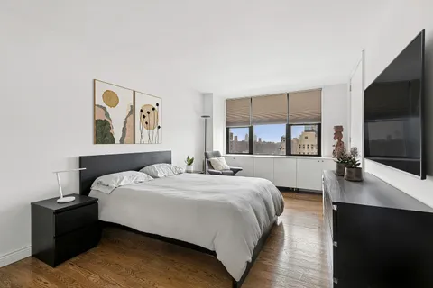 $1,250,000 | 201 East 17th Street, Unit 14H | Gramercy
