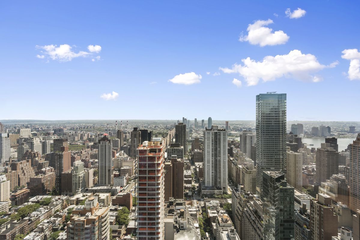 151 East 58th Street, Unit 39D Manhattan, NY 10022 - Photo 9 of 12 a city view