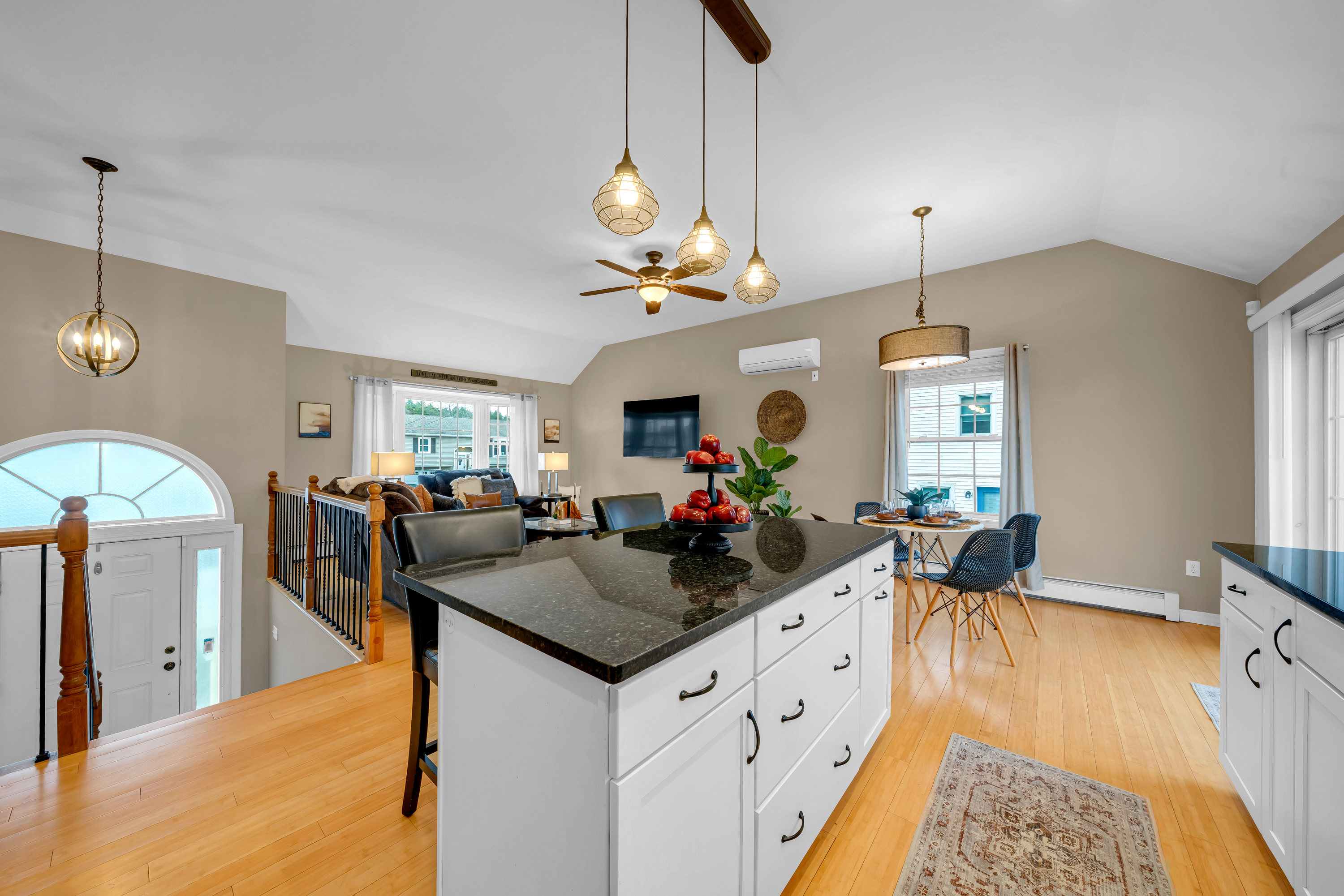 79 Pullman Street Manchester, NH 03103 - Photo 3 of 29