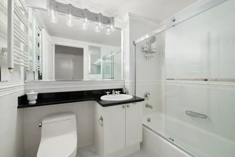 $665,000 | 404 East 76th Street, Unit 2O | Lenox Hill