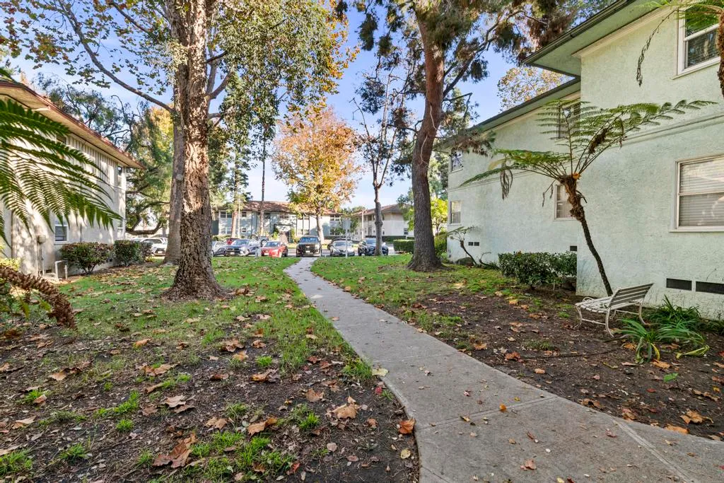 $520,000 | 5825 Bowcroft Street, Unit 1, Los Angeles, CA 90016