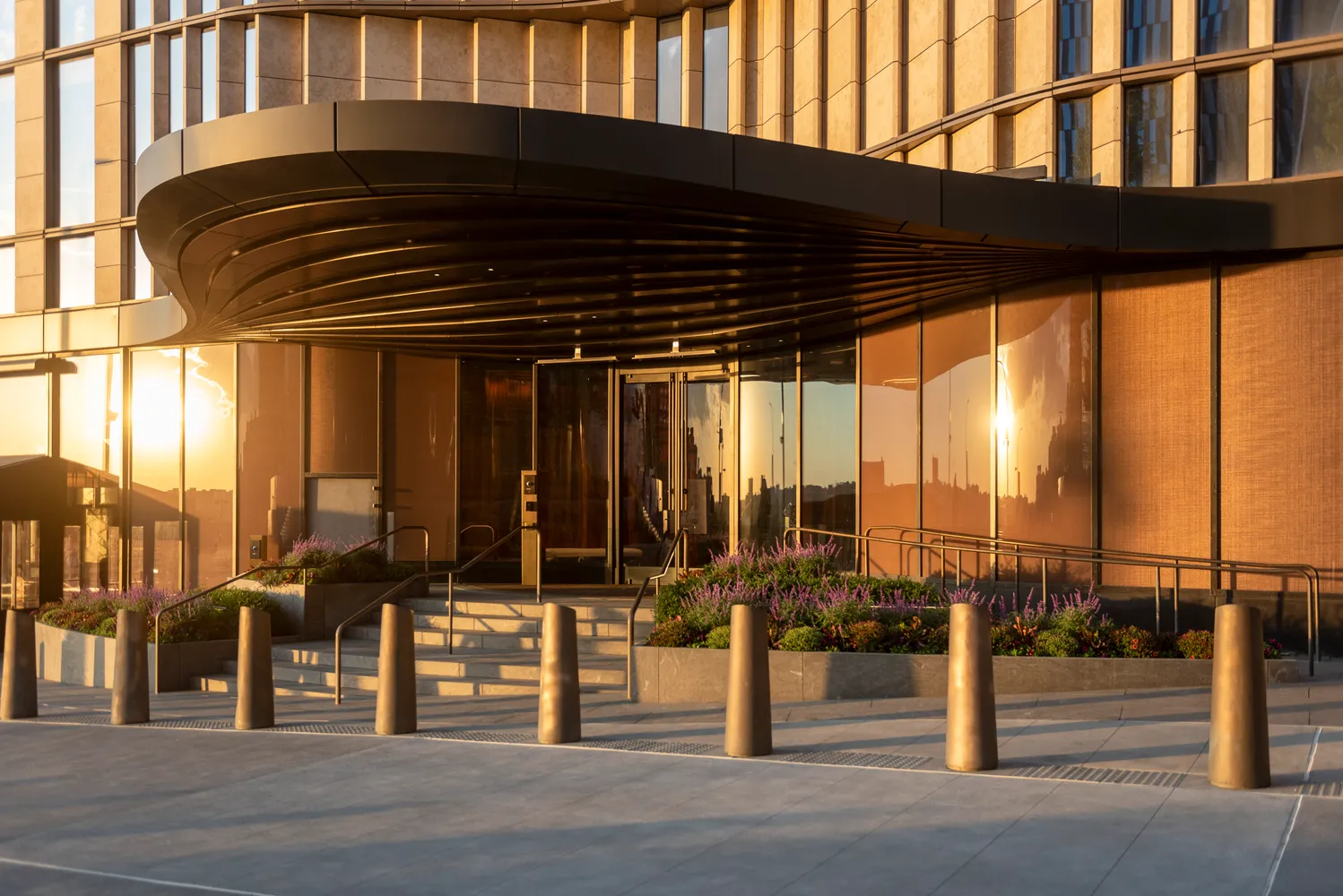 a view of entryway front of a house