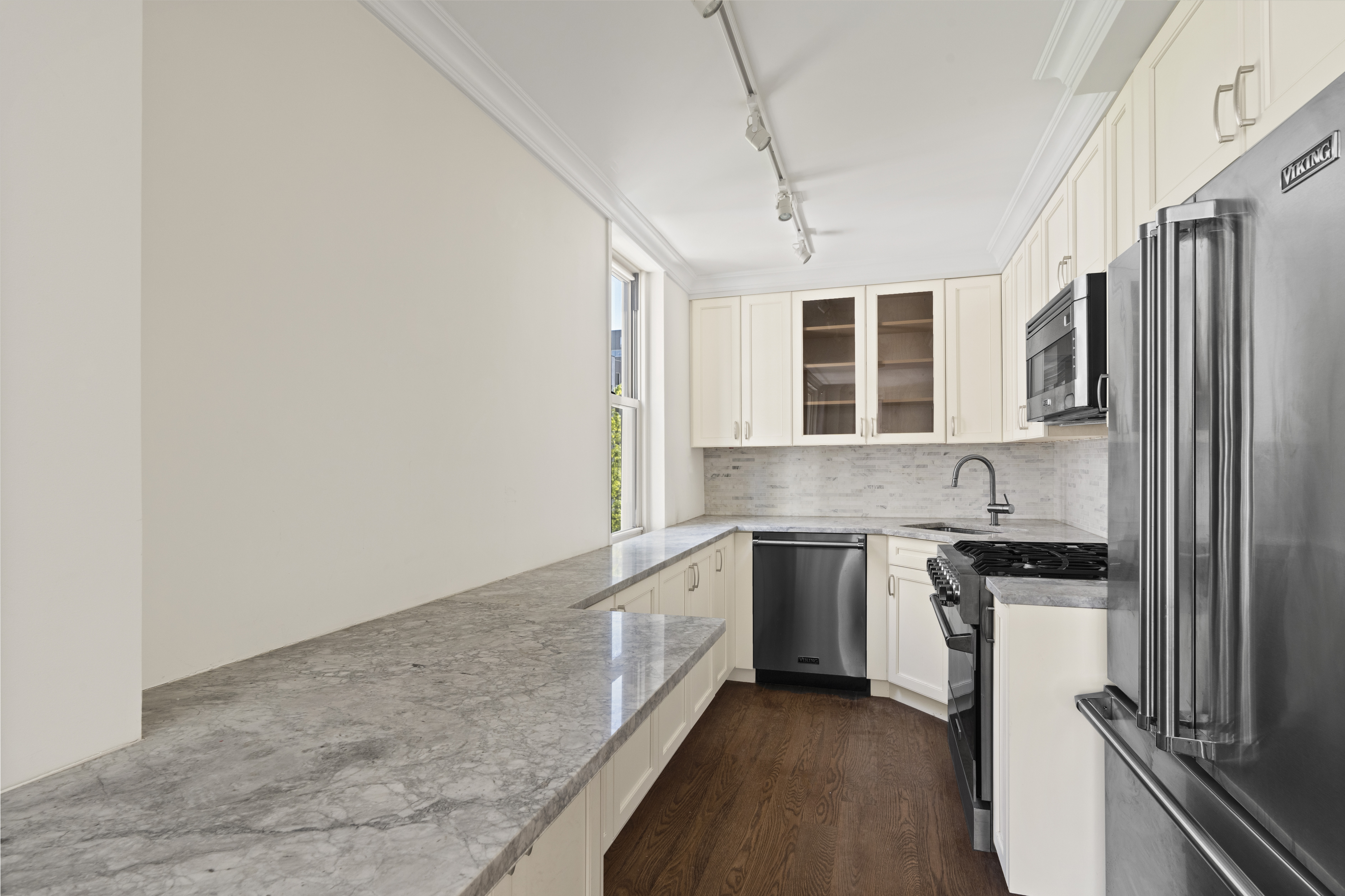 555 Main Street, Unit 411 Manhattan, NY 10044 - Photo 3 of 6 a kitchen with stainless steel appliances granite countertop a stove and a sink