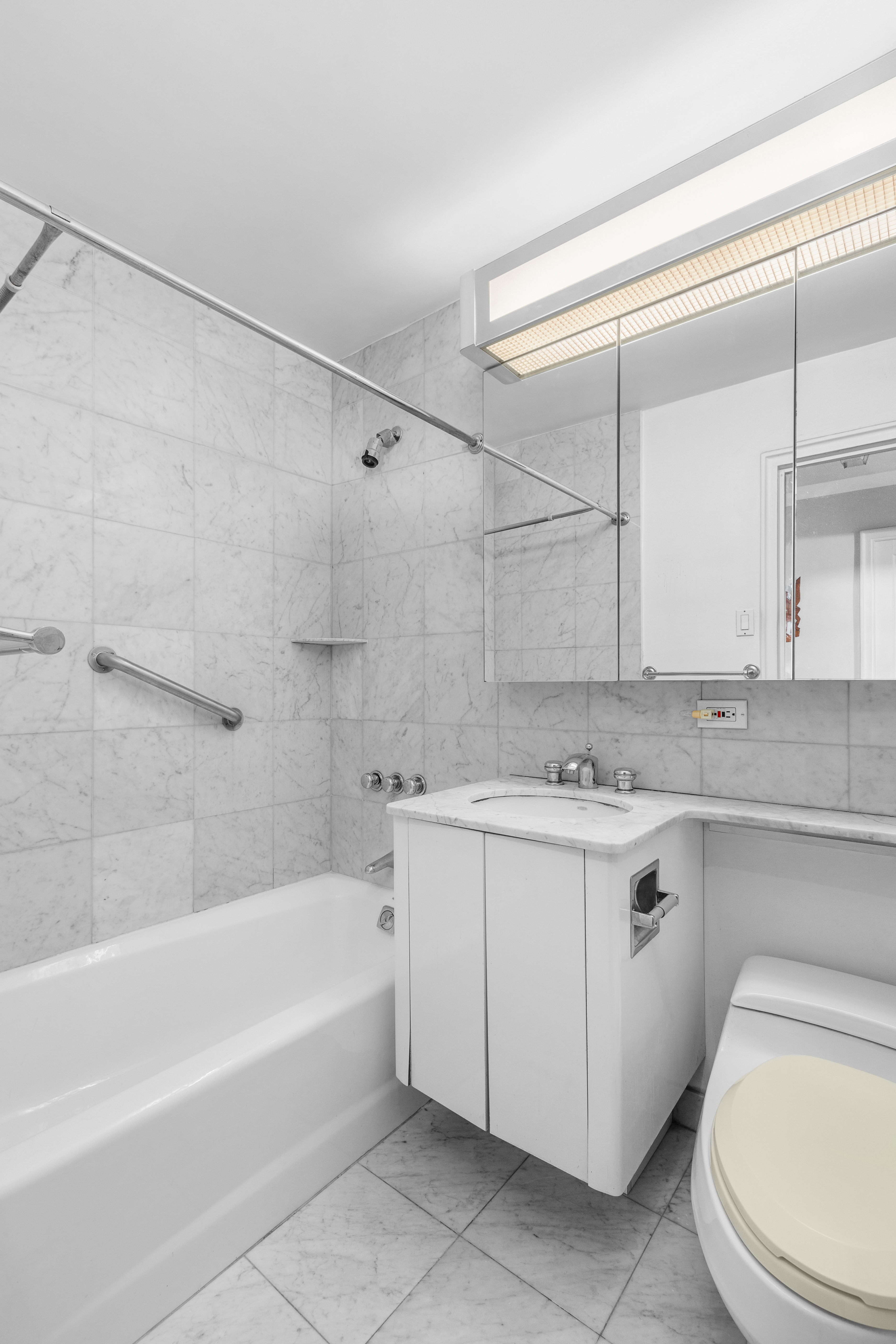 333 West 57th Street, Unit 3H Manhattan, NY 10019 - Photo 5 of 14