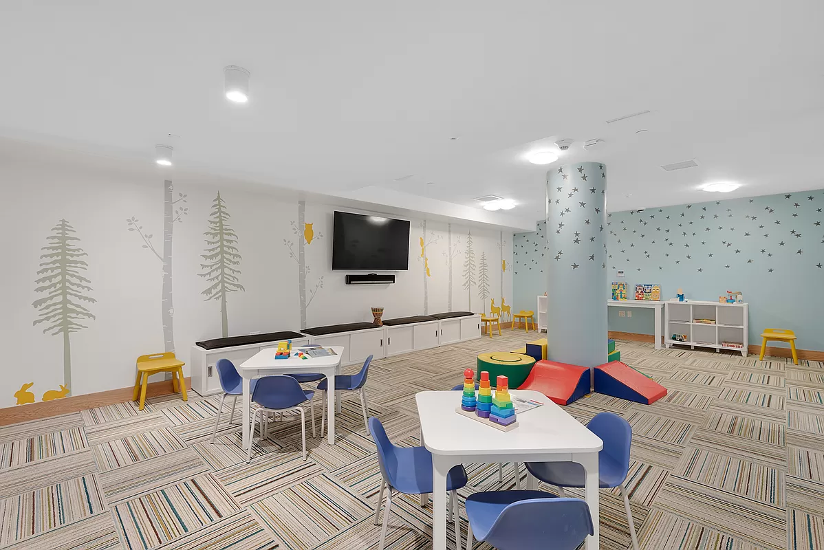 21-30 44th Drive, Unit 3H Queens, NY 11101 - Photo 9 of 13