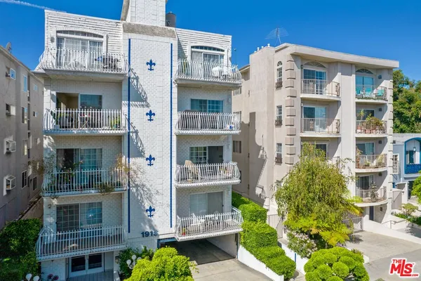 $1,138,000 | 1915 Malcolm Avenue, Unit 301, Los Angeles, CA 90025