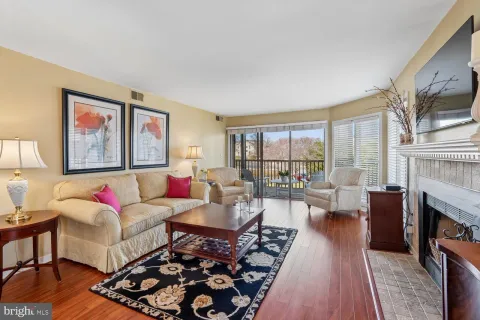 $595,000 | 2110 Chesapeake Harbour Drive East, Unit 101, Annapolis, MD 21403