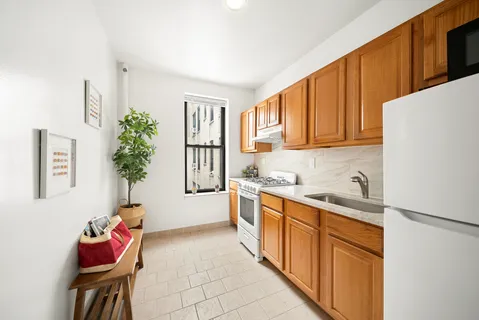 $279,000 | 325 Marine Avenue, Unit D10 | Bay Ridge
