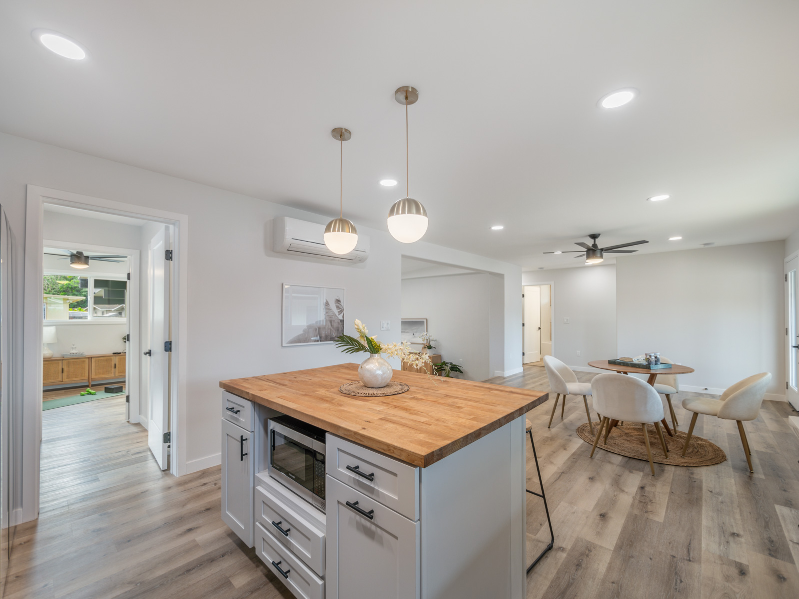 45-561 Paleka Road, Unit C Kaneohe, HI 96744 - Photo 5 of 27 a kitchen with a table and chairs in it