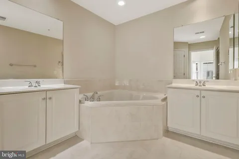 $925,000 | 8847 Ashgrove House Lane, Vienna, VA 22182