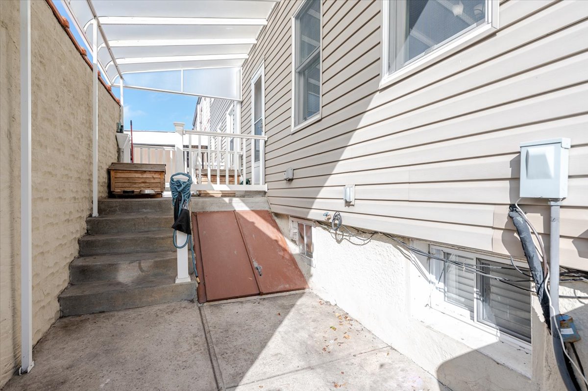 79-32 60th Lane Queens, NY 11385 - Photo 25 of 26