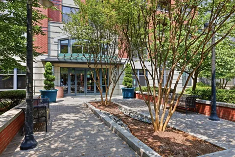 Contact Agent | 1021 North Garfield Street, Unit 913, Arlington, VA 22201