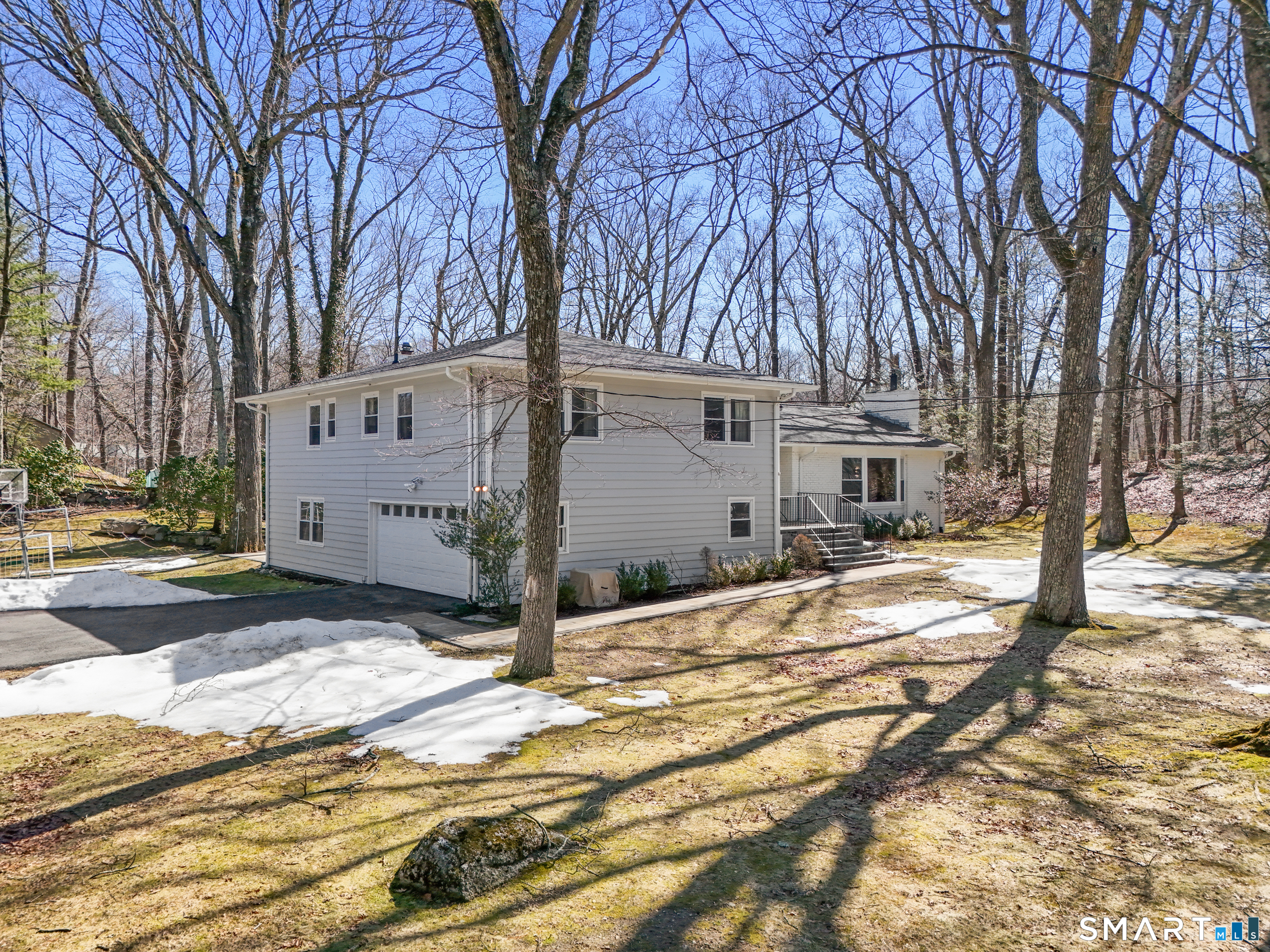 202 Fox Ridge Road Stamford, CT 06903 - Photo 2 of 40