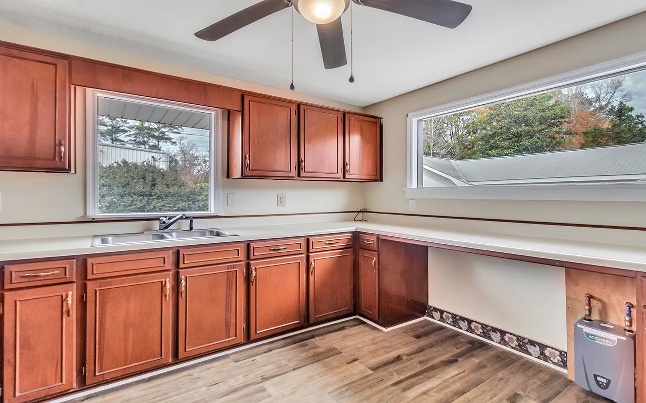 $4,268 | 406 Highway 80, Unit A, Bloomingdale, GA 31302