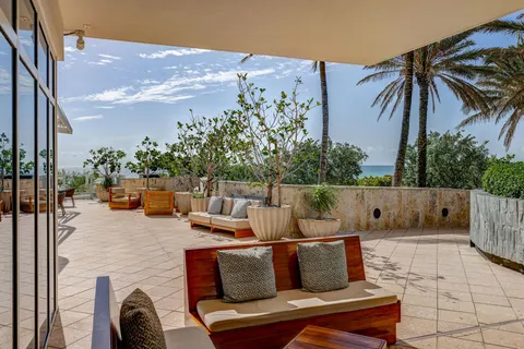 $600,000 | 6801 Collins Avenue, Unit DOOR 606, Miami Beach, FL 33141