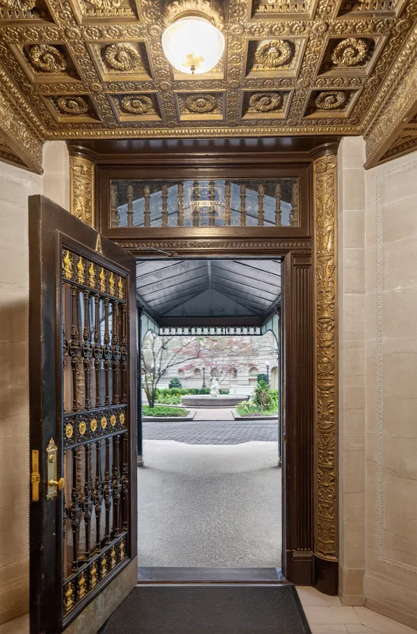 $8,500,000 | 390 West End Avenue, Unit 11C | Upper West Side