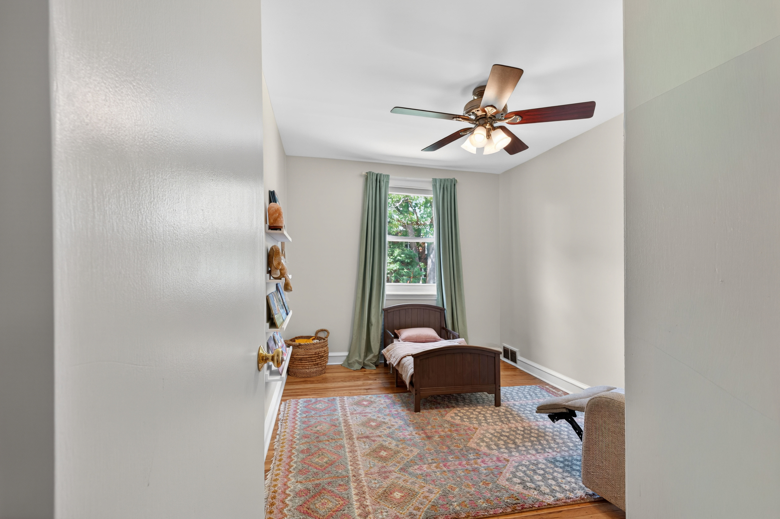 724 South Mt Pleasant Road Philadelphia, PA 19119 - Photo 7 of 18