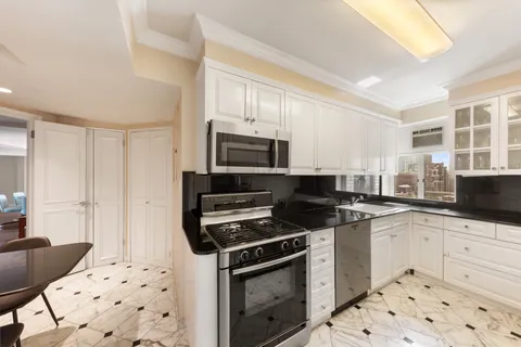 $3,400,000 | 799 Park Avenue, Unit 17A | Lenox Hill