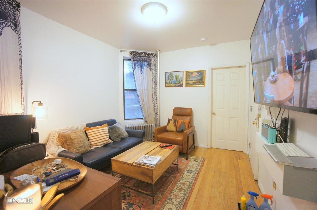 313 West 114th Street, Unit 2A Manhattan, NY 10026 - Photo 2 of 7