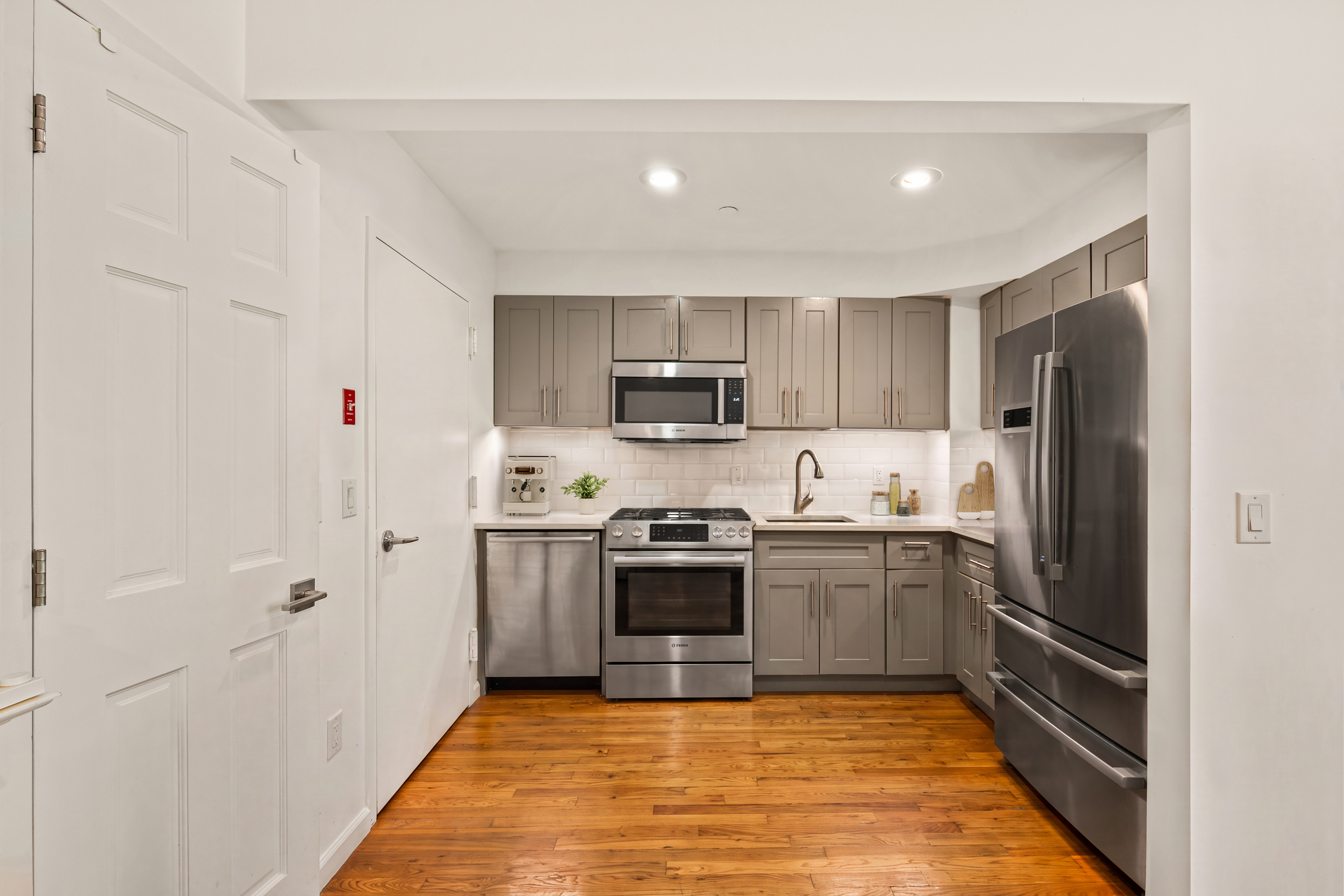 976 Metropolitan Avenue, Unit 1B Brooklyn, NY 11211 - Photo 8 of 16 Gallery Image 8