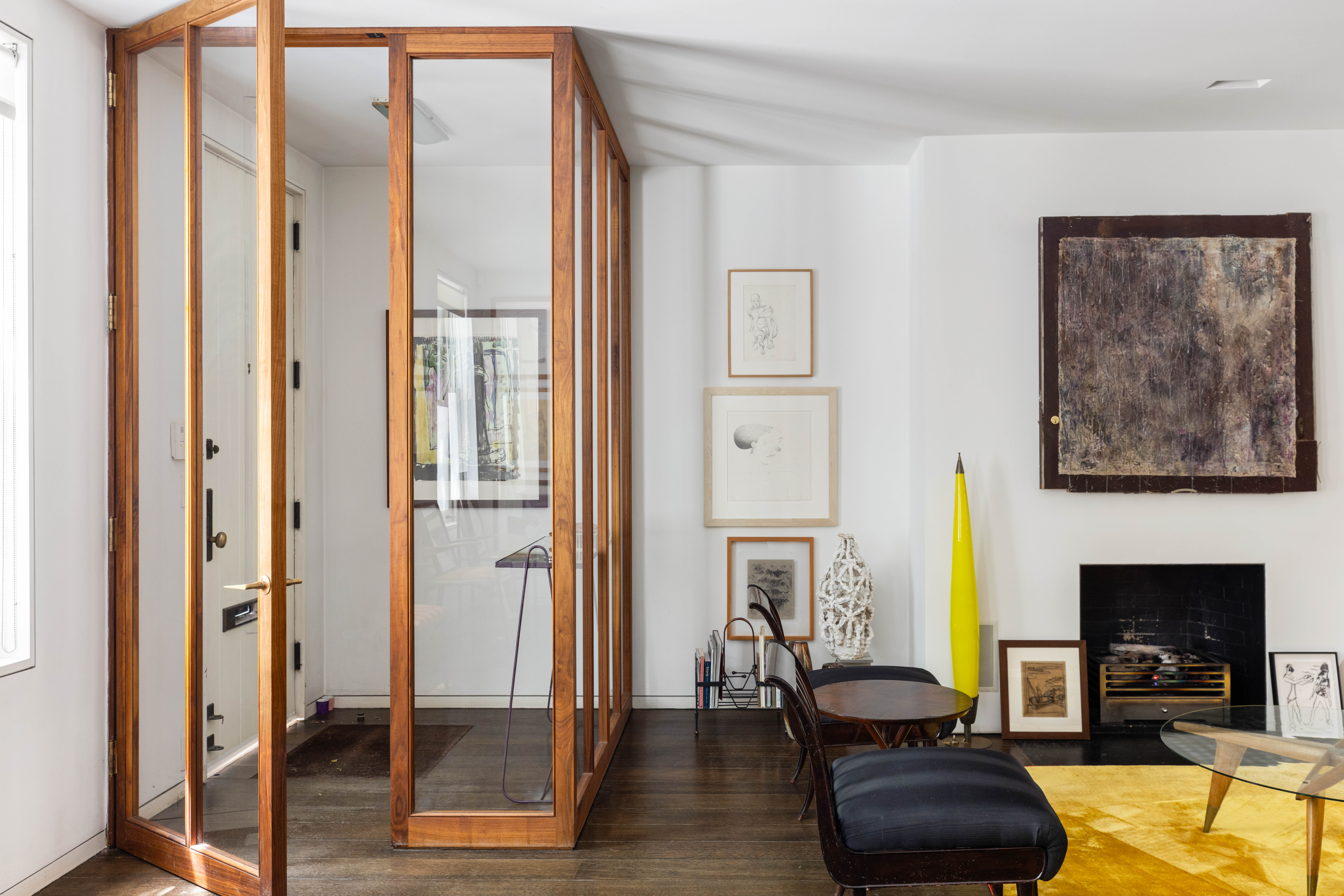 7 MacDougal Alley Manhattan, NY 10011 - Photo 10 of 25 a living room with furniture and a fireplace