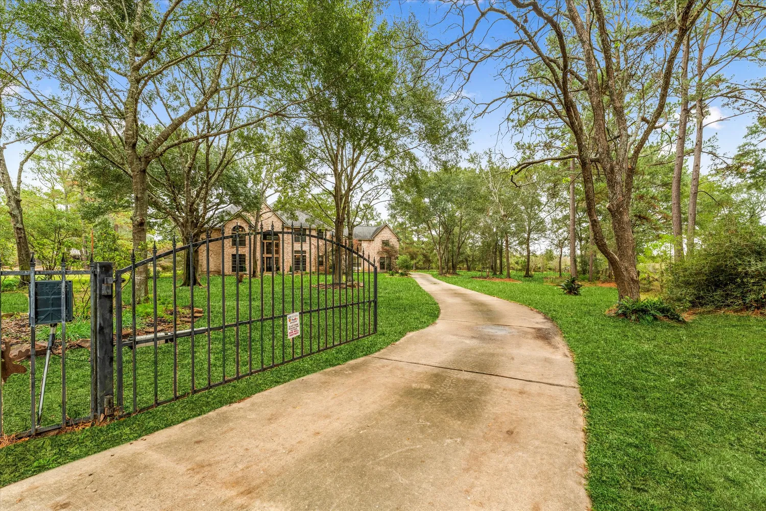 $984,500 | 1019 Towering Oaks Street, Magnolia, TX 77355