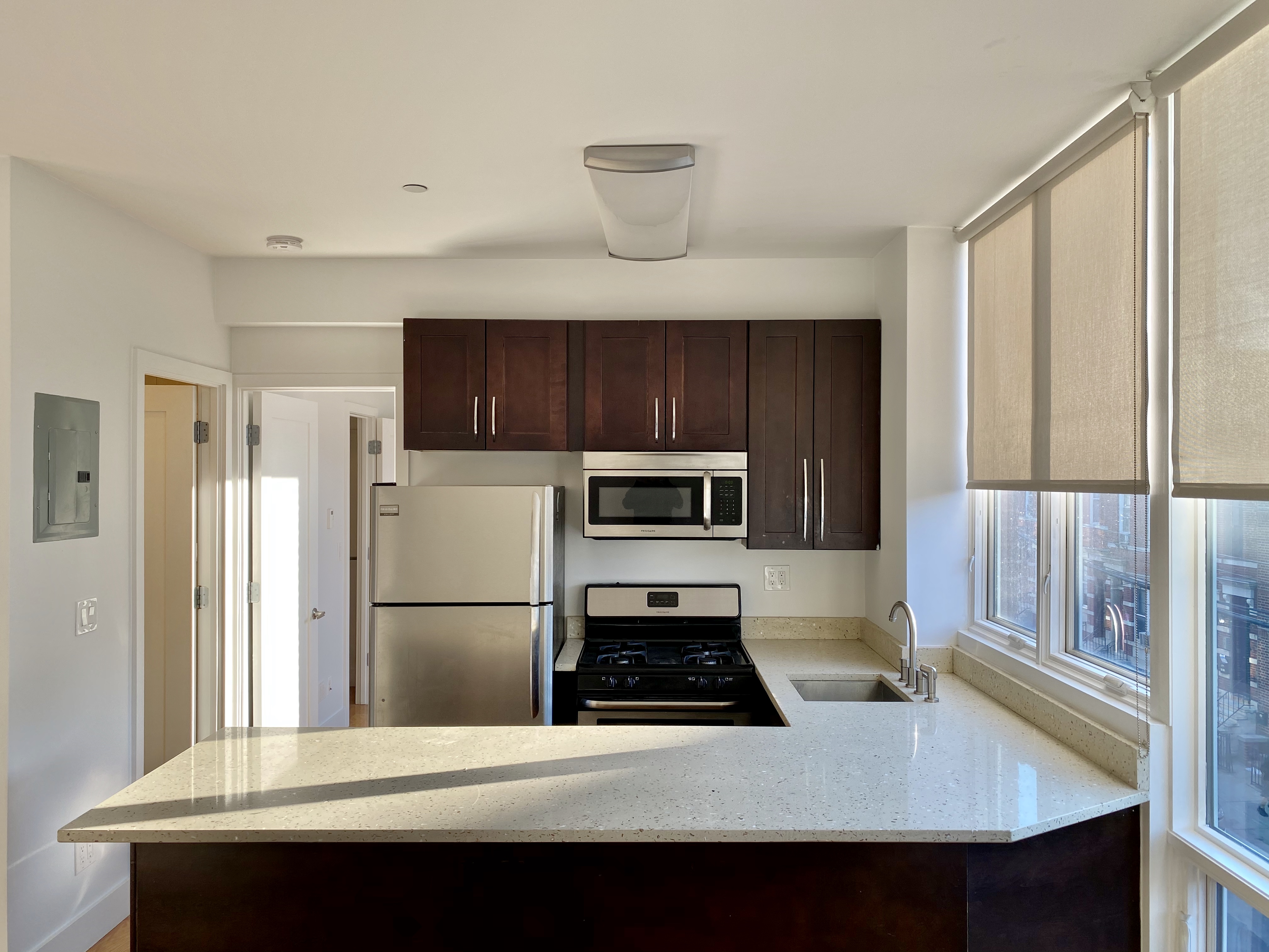 25-27 18th Street, Unit 4C Queens, NY 11102 - Photo 2 of 8