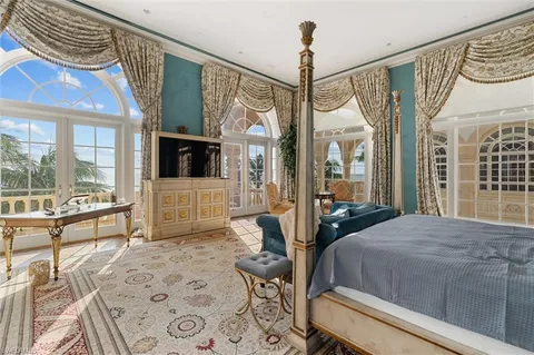 $24,000,000 | 7613 Bay Colony Drive, Naples, FL 34108