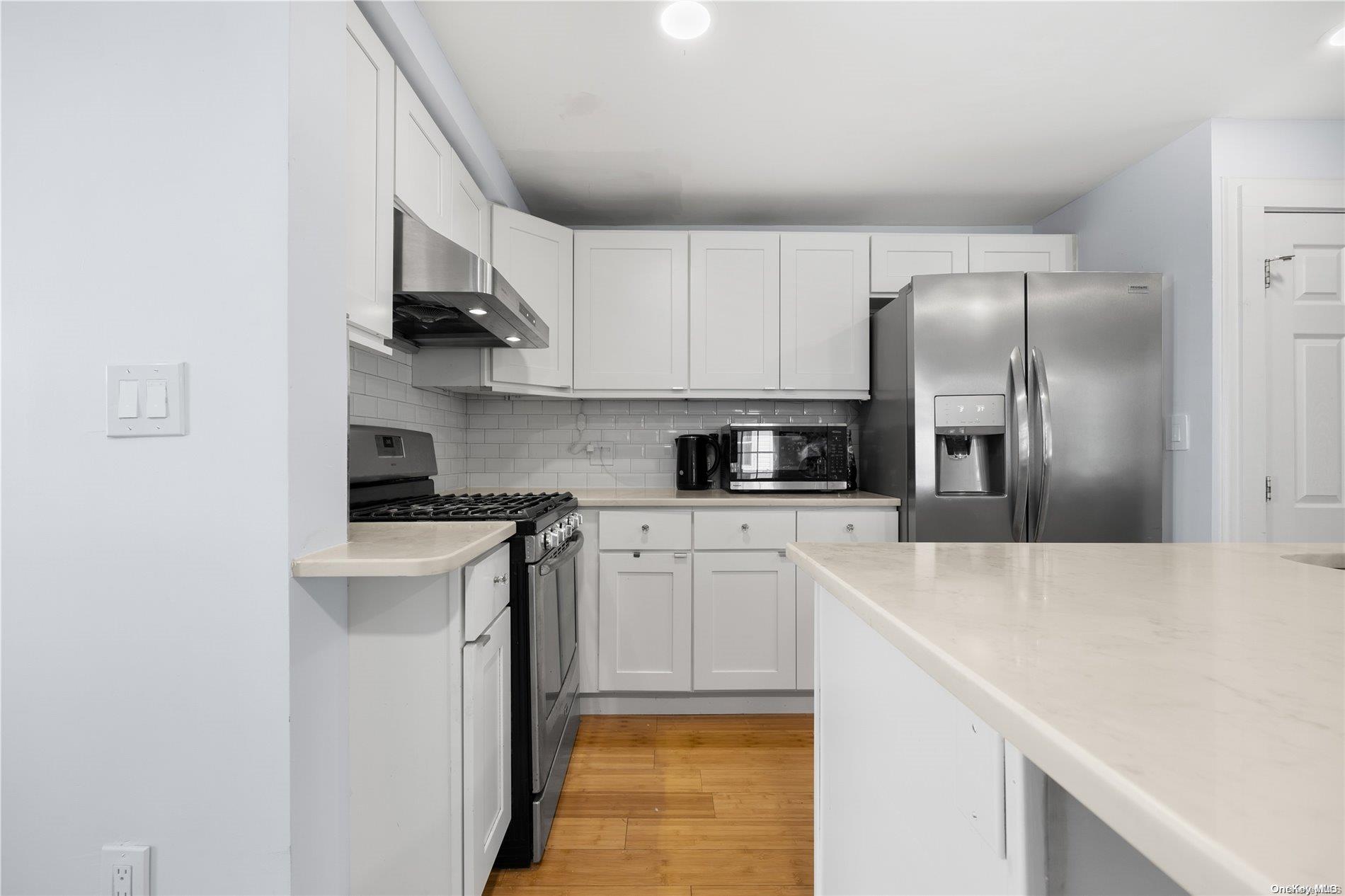 89 Harbor Road Port Washington, NY 11050 - Photo 7 of 13