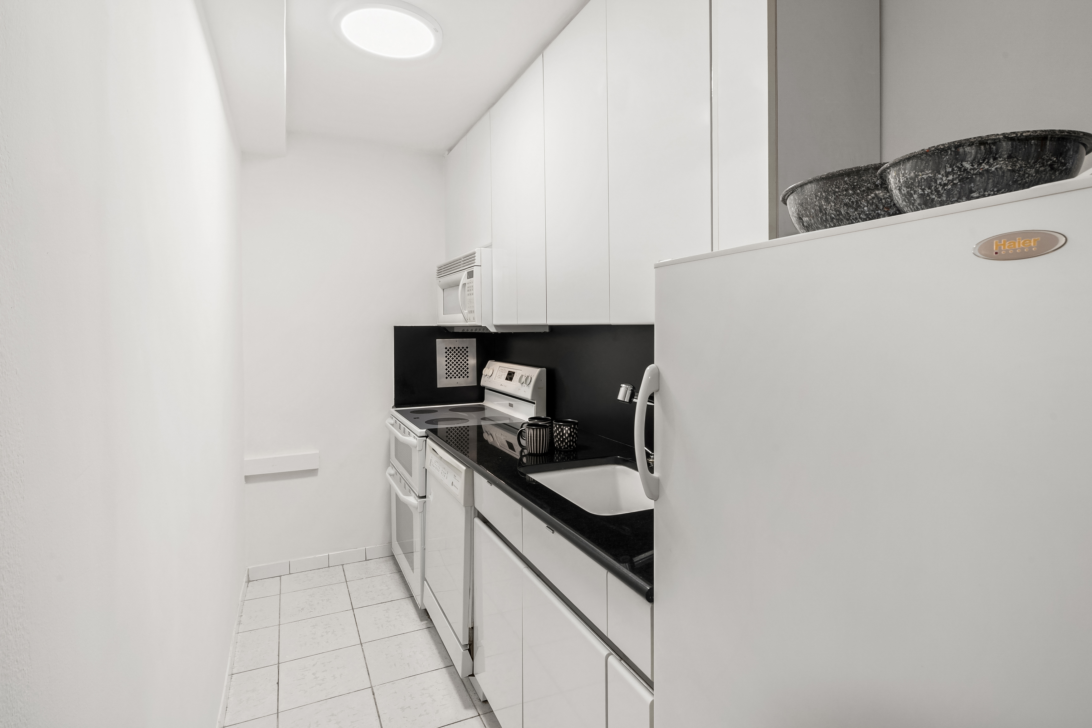 200 Central Park South, Unit 6K Manhattan, NY 10019 - Photo 3 of 8