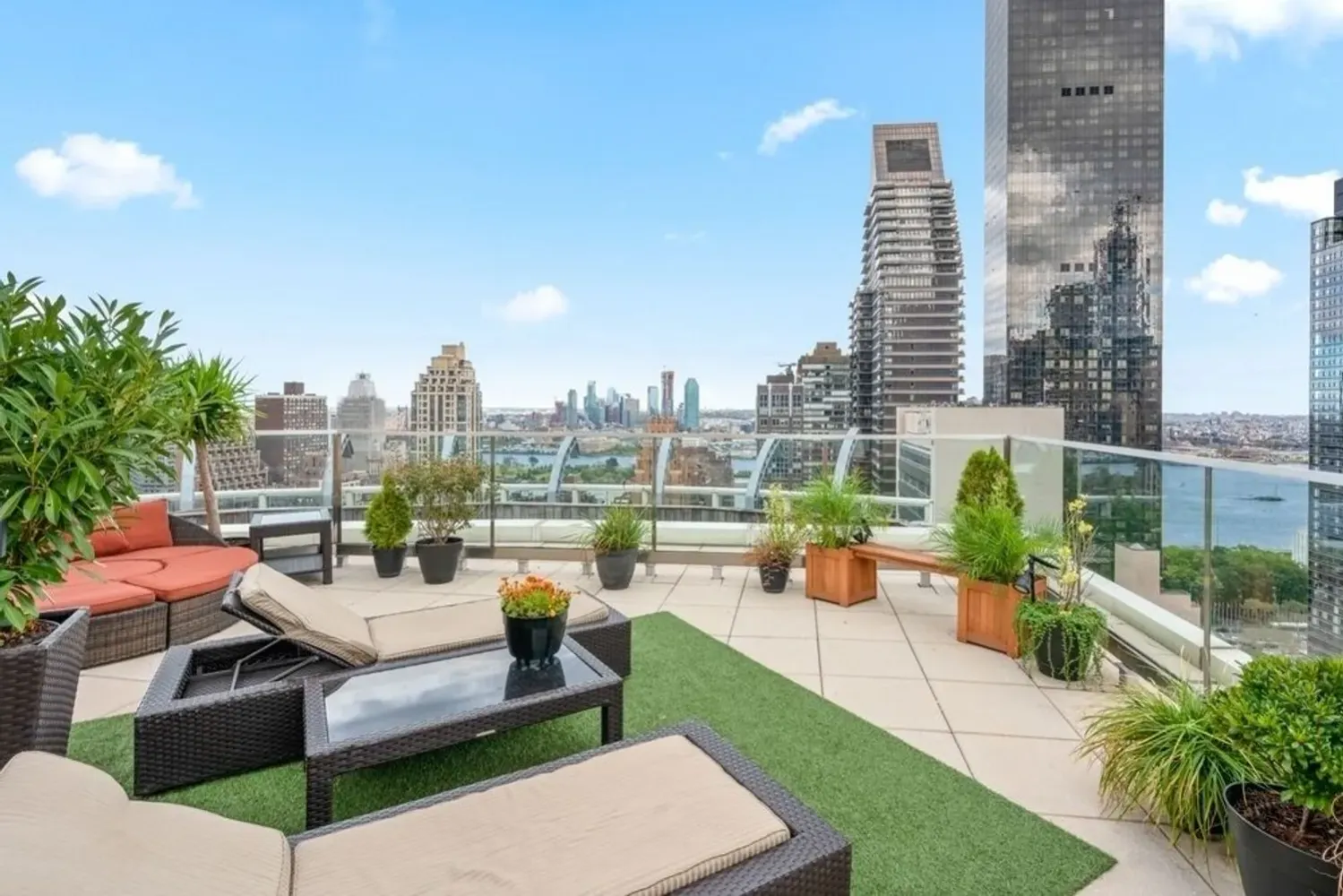 $8,200 | 250 East 49th Street, Unit 8C | Midtown East