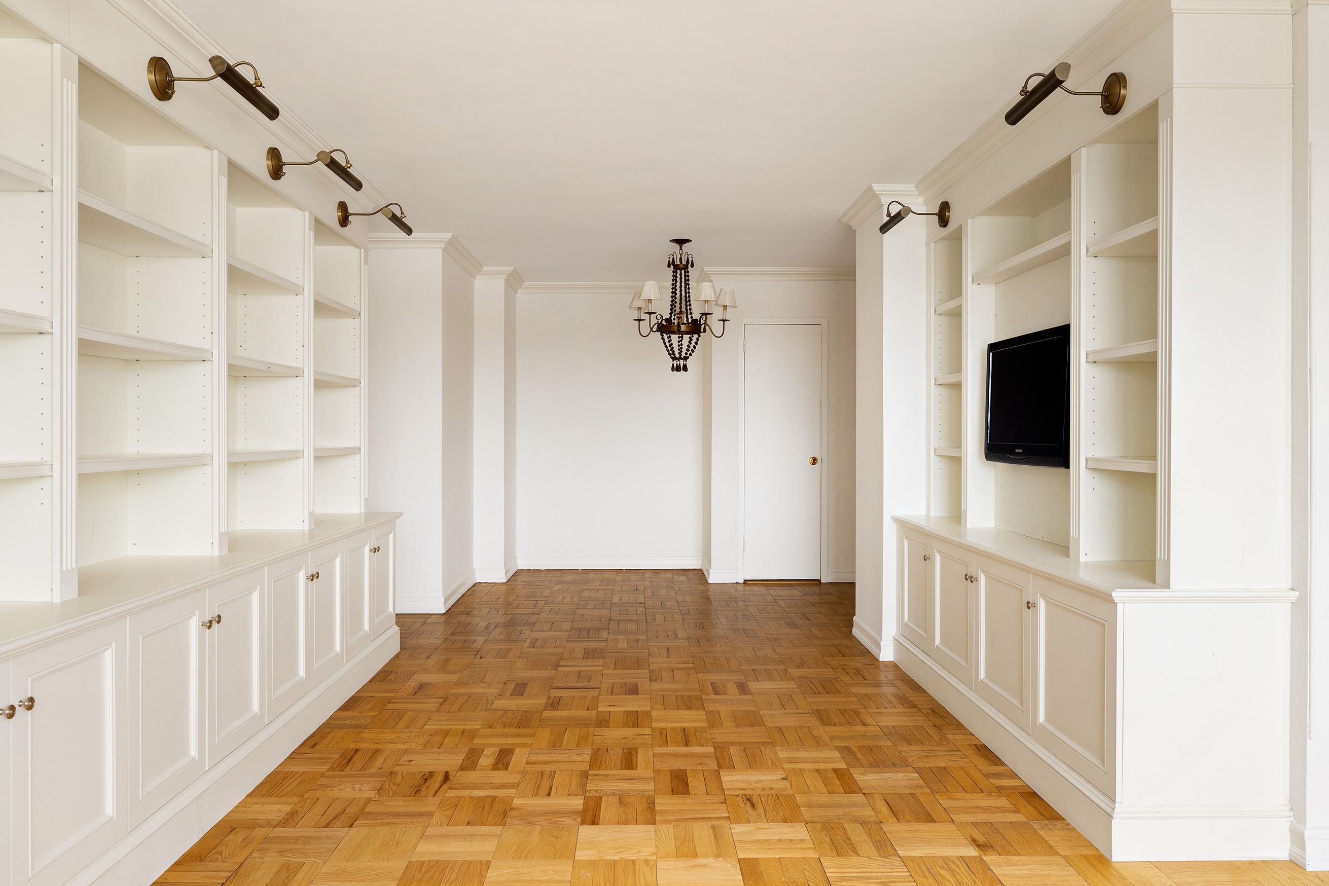 900 West 190th Street, Unit 10O Manhattan, NY 10040 - Photo 3 of 15 a hallway with windows