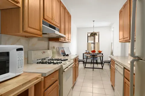 $360,000 | 3875 Waldo Avenue, Unit 4E | Fieldston