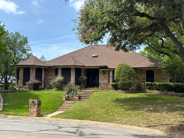 $425,000 | 3910 Cross Bend Court, Arlington, TX 76016