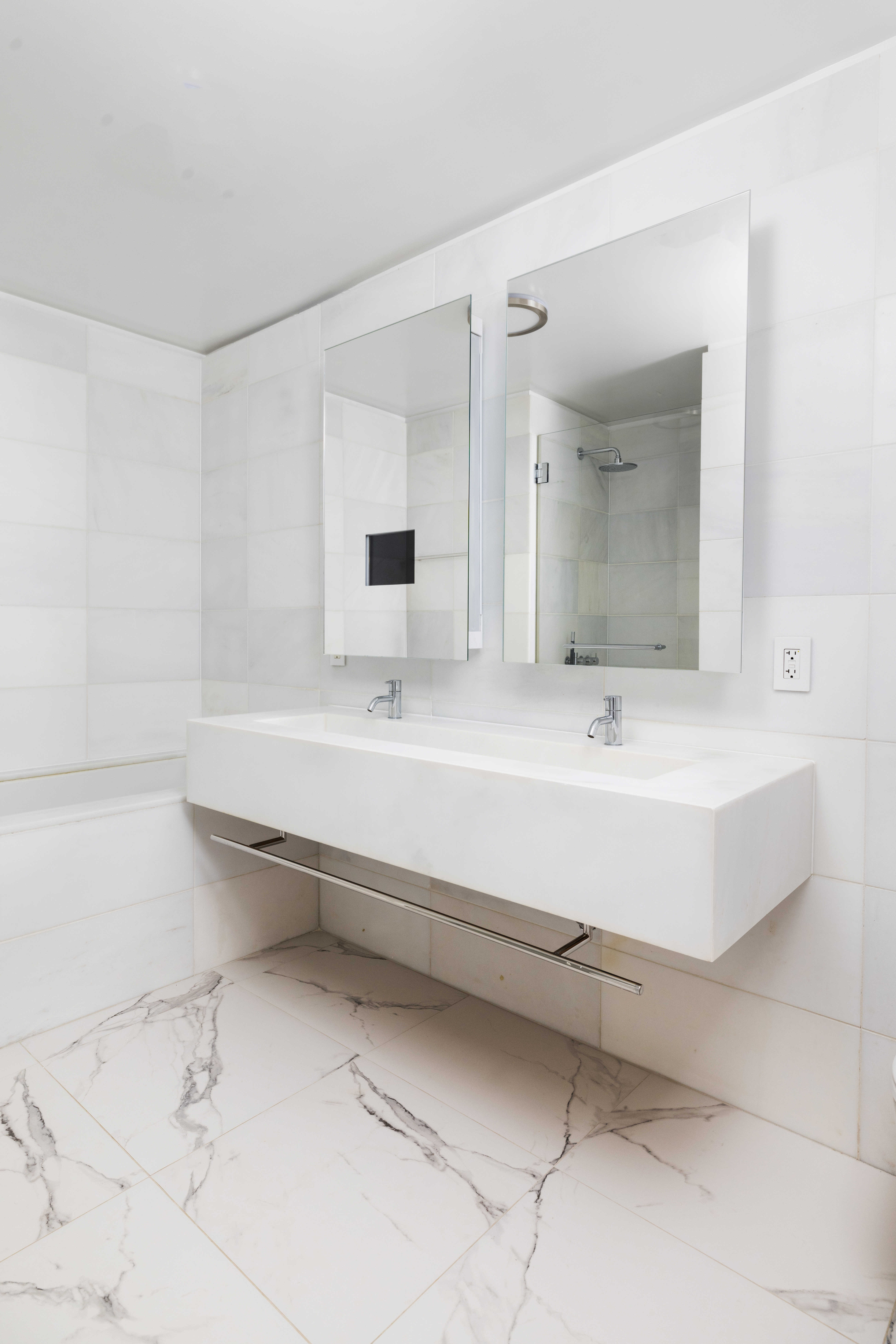400 East 67th Street, Unit 7G Manhattan, NY 10065 - Photo 7 of 20 a bathroom with a sink and a bathtub