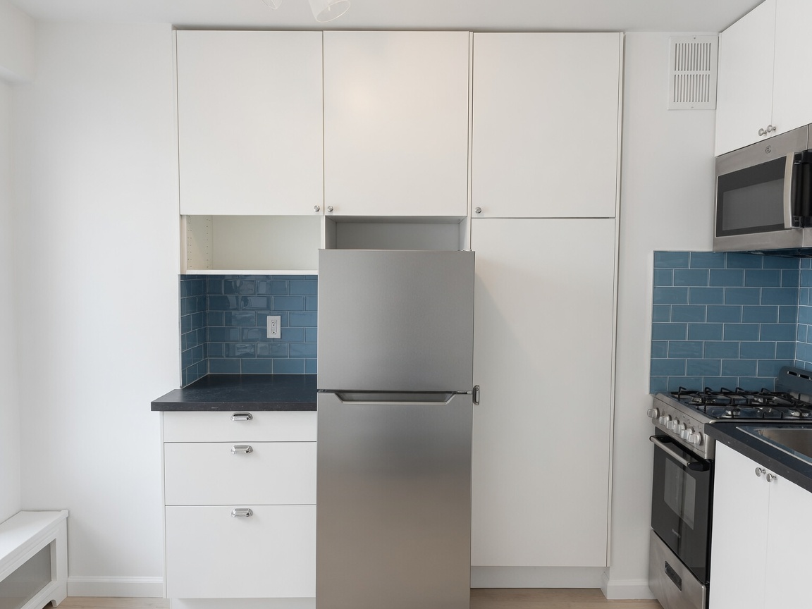 215 Adams Street, Unit 2D Brooklyn, NY 11201 - Photo 2 of 12