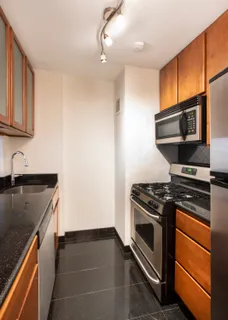 $675,000 | 300 East 59th Street, Unit 803 | Sutton Place